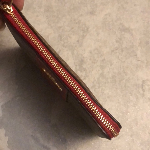 Coach Corner ZIP Wristlet in Signature Canvas - Picture 4 of 7